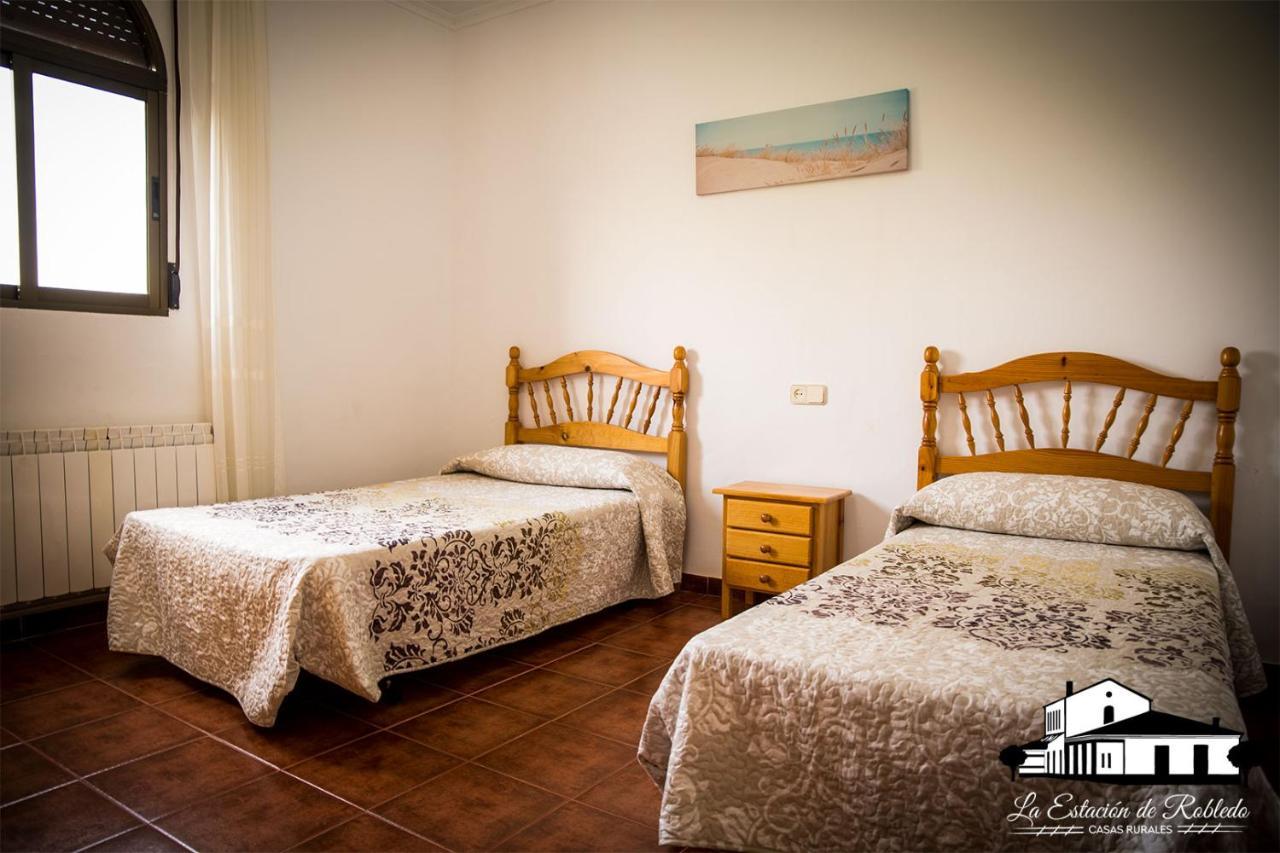 Casas Rurales La Estacion De Robledo Екстер'єр фото